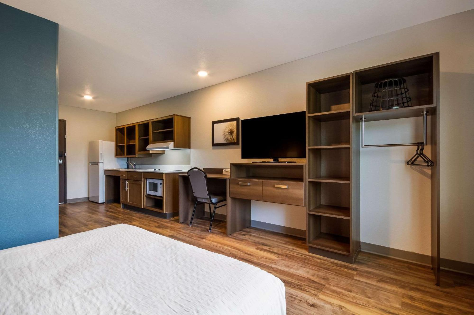 Woodspring Panama Hotel